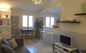T2bis Intramuros Avignon, refait à neuf